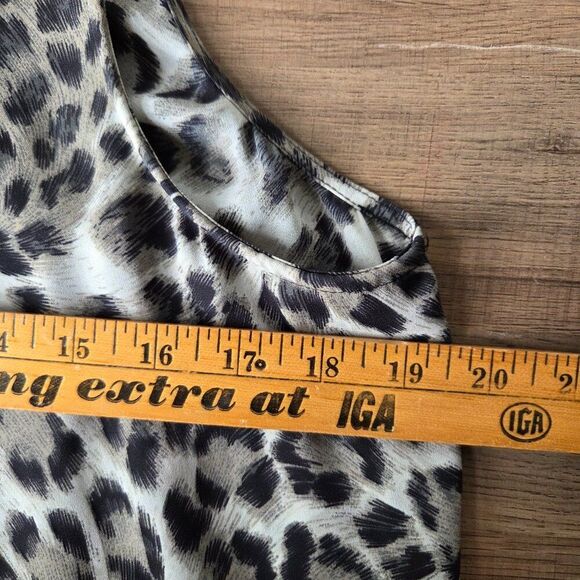 EUC DANIEL RAINN ANIMAL PRINT V NECK TANK TOP SIZE LARGE - Picture 12 of 13